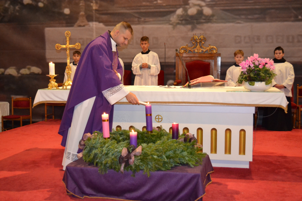 Jézus érkezésére készültünk – Adventi lelki nap az iskolában