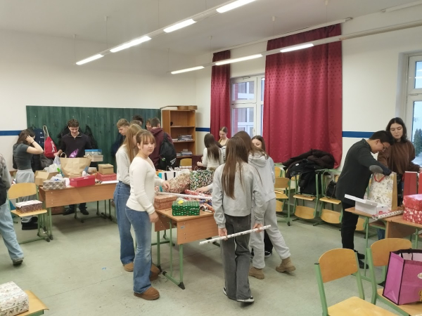 Sikeres karácsonyi cipősdoboz akció,Angyalműhely 12.0