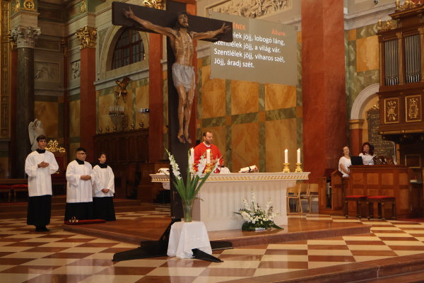 Elkezdődött a 2025/26-os tanév - Tanévnyitó és tanszermegáldás