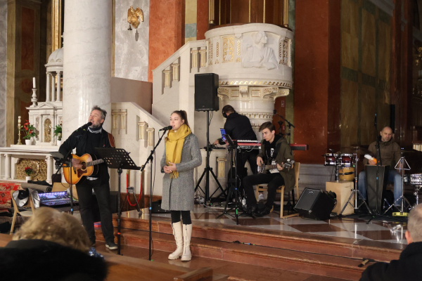 „Kicsiny kis fényemmel világítani fogok” – Adventi lelki nap a Gyakorlóban